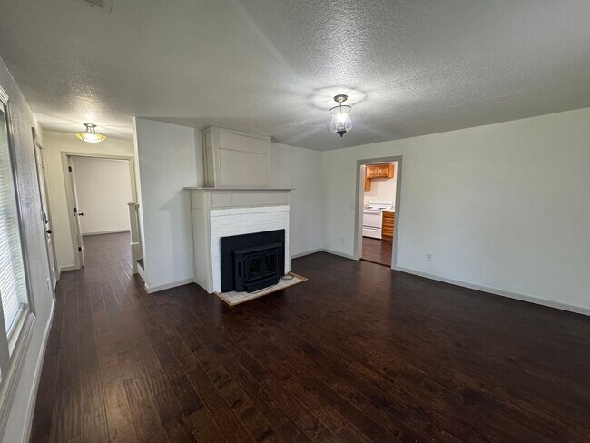 Foto del edificio - Charming 2BR Country Home on Nearly 1 Acre in Telford | Spacious Layout
