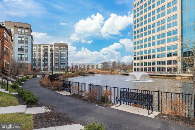 Building Photo - 13225 Lake Waterview Way