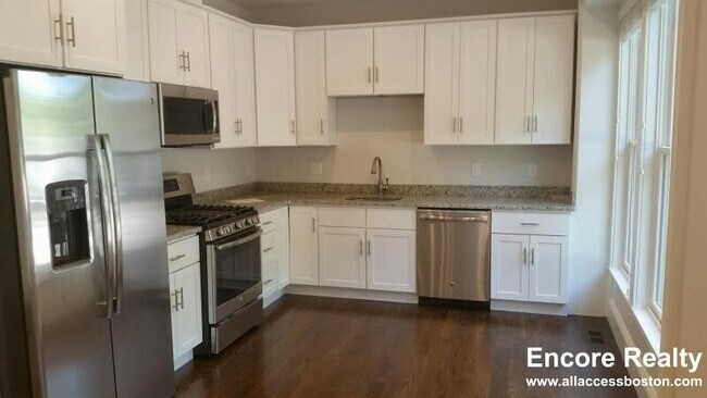 Foto del edificio - 2044 Beacon St