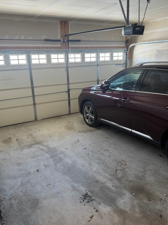 Building Photo - 9102 Village Springs Dr