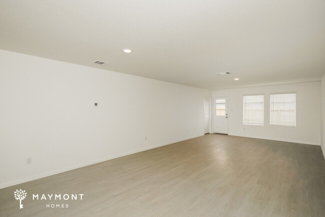 Building Photo - 2420 Shady Grv