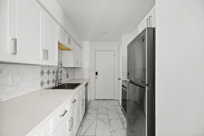 Foto del edificio - 2409 Bering Dr