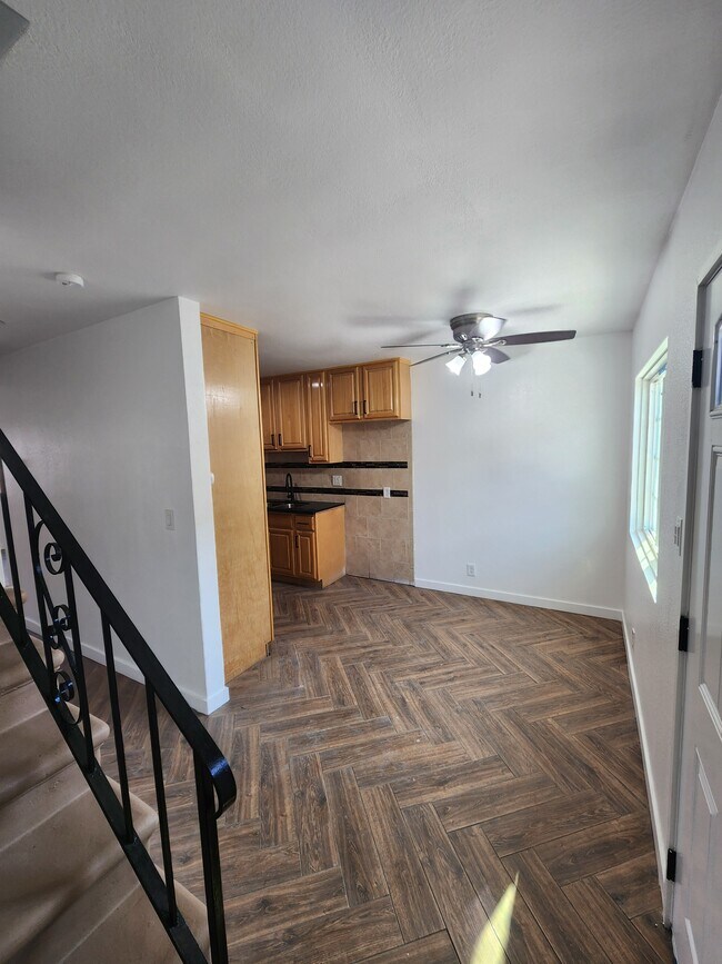 Building Photo - 2717 Independence Ave