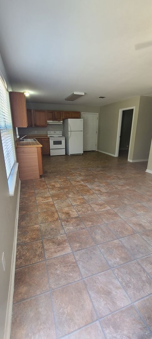 Building Photo - Cute 3 Bedroom Home!