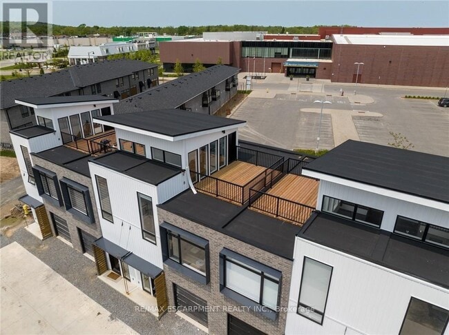 Building Photo - 33 Summersides Mews