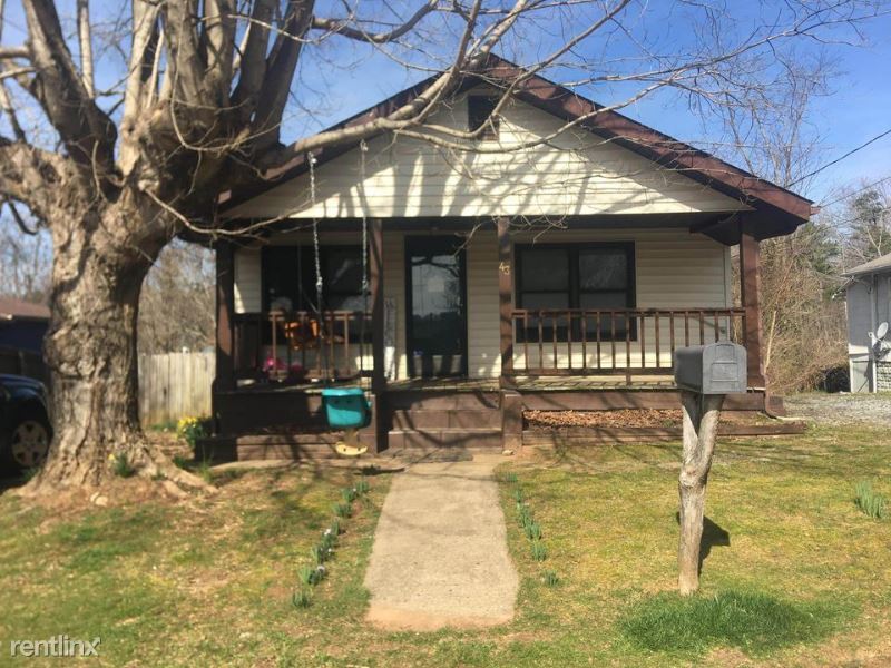 3 br, 1.5 bath House 43 Green Oak Rd House Rental in Woodfin, NC