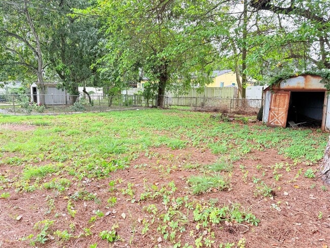 Building Photo - 1130 Kasim St