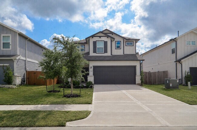Building Photo - 25812 Hedgerow Dr