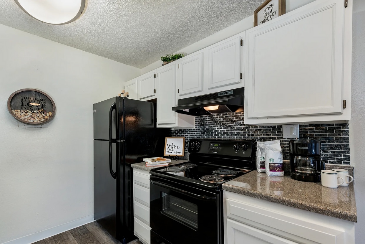 Kitchen w/ White Cabinetry - Florida Station