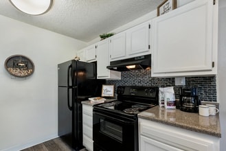 Kitchen w/ White Cabinetry - Florida Station