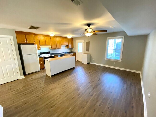 Foto del edificio - 6437 Village Woods Court