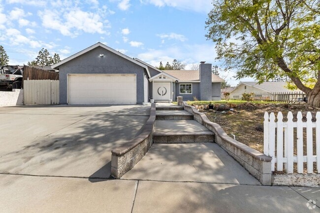 Building Photo - 1440 Cranmer Dr