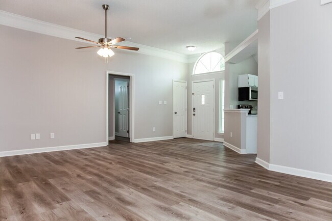Building Photo - 10501 Southern Oak Ct
