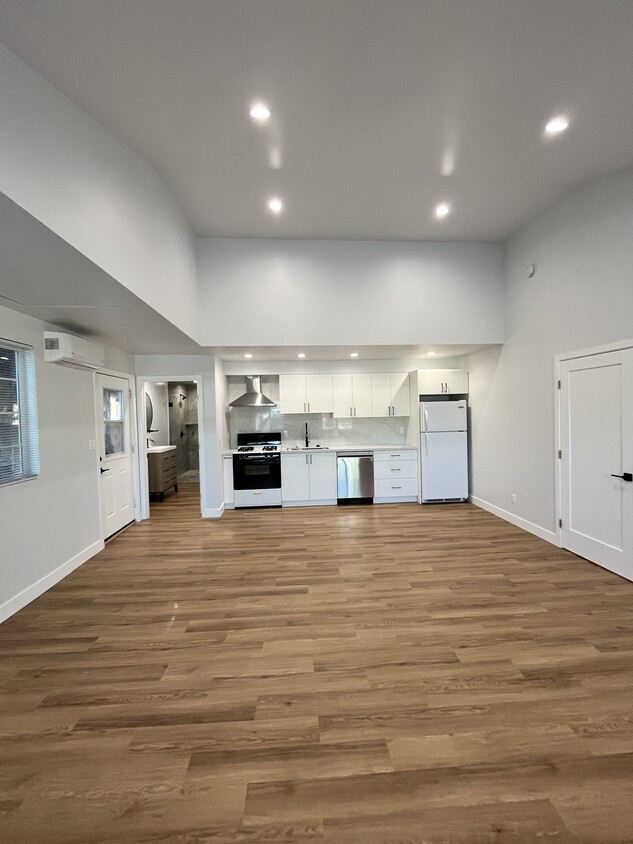 Foto principal - 8137 Geyser Ave