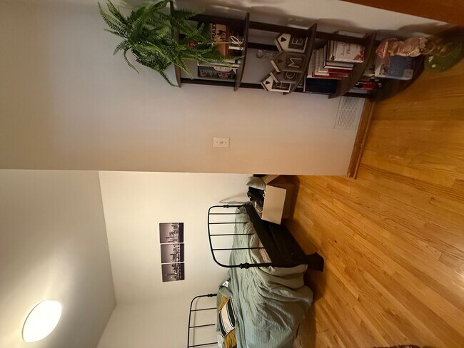 Foto del edificio - 4103 N Kenmore Ave
