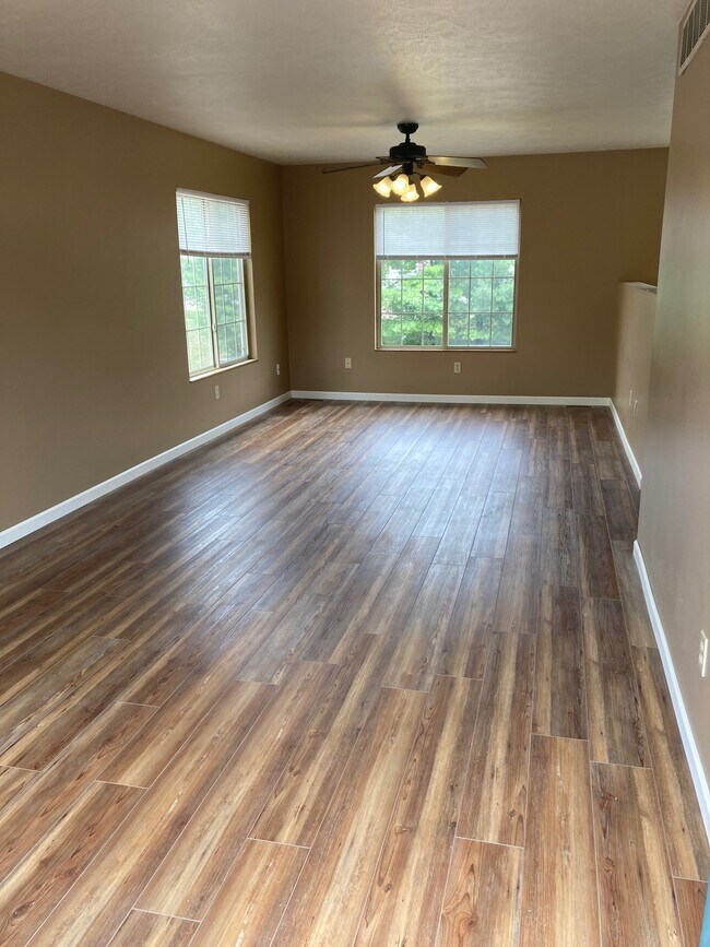 Foto del edificio - 1293 Redpine Way