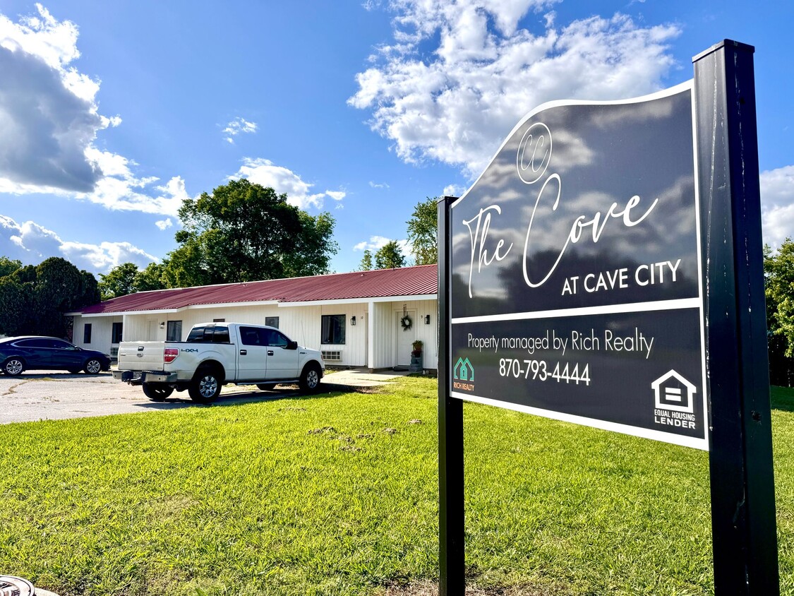 Foto principal - Partial Utilities Included • Newly Remodel...