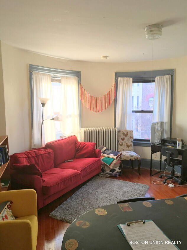 Primary Photo - 116 Hemenway St