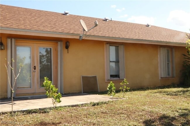 Building Photo - 320 Harry Ave S