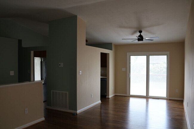 Building Photo - 37 Gala Dr