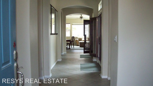Foto del edificio - 4 br, 3.5 bath House - 65 CHAPMAN HEIGHTS ST