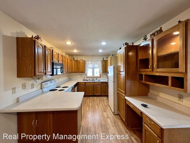 Building Photo - 4 br, 2 bath House - 2713 S Chapelwood Avenue
