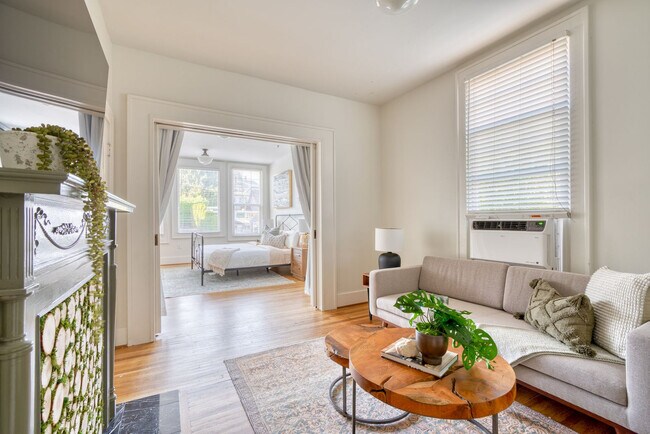 Foto del edificio - 2114 E Burnside St