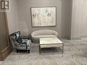 Building Photo - 30 Elm Dr W