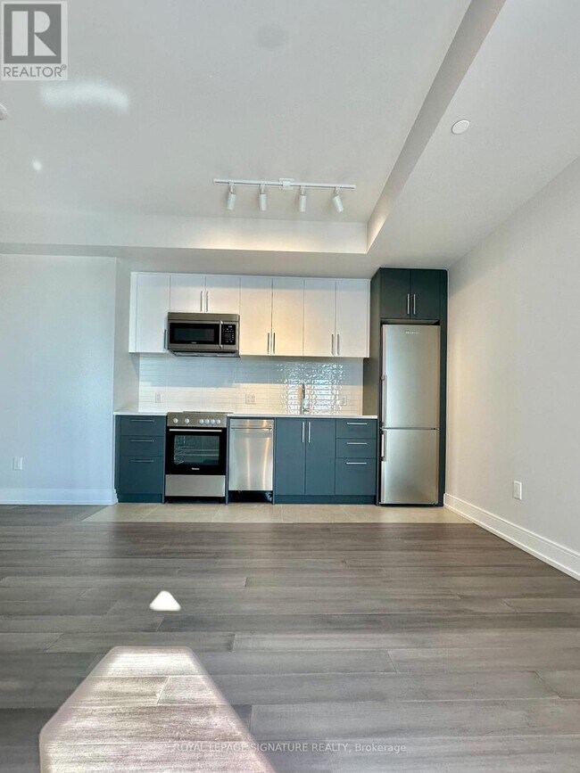 Photo du bâtiment - 2525-2525 Bathurst St