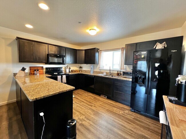 Foto del edificio - 2 Bedroom 2.5 bathroom Townhouse in Greeley