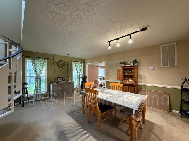 Building Photo - 4024 Barkleaf Dr