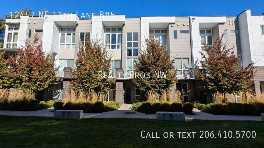 Primary Photo - 12447 NE 11th Ln