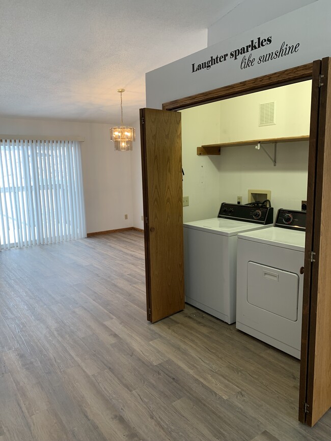 Building Photo - 2161 Sunnyslope Dr