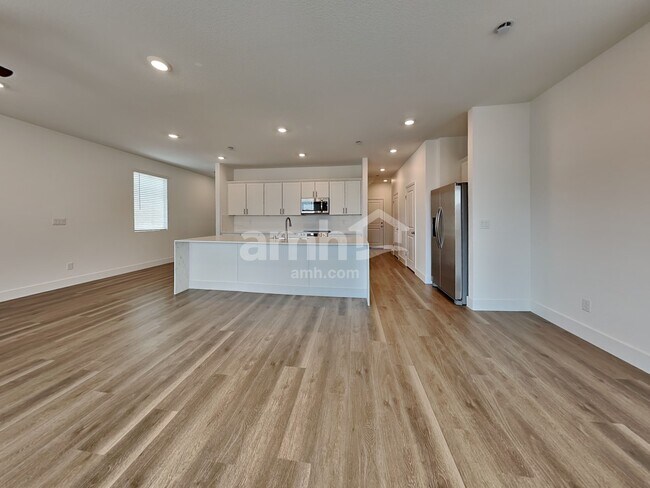 Foto del edificio - 8410 Flagpole Loop Ave