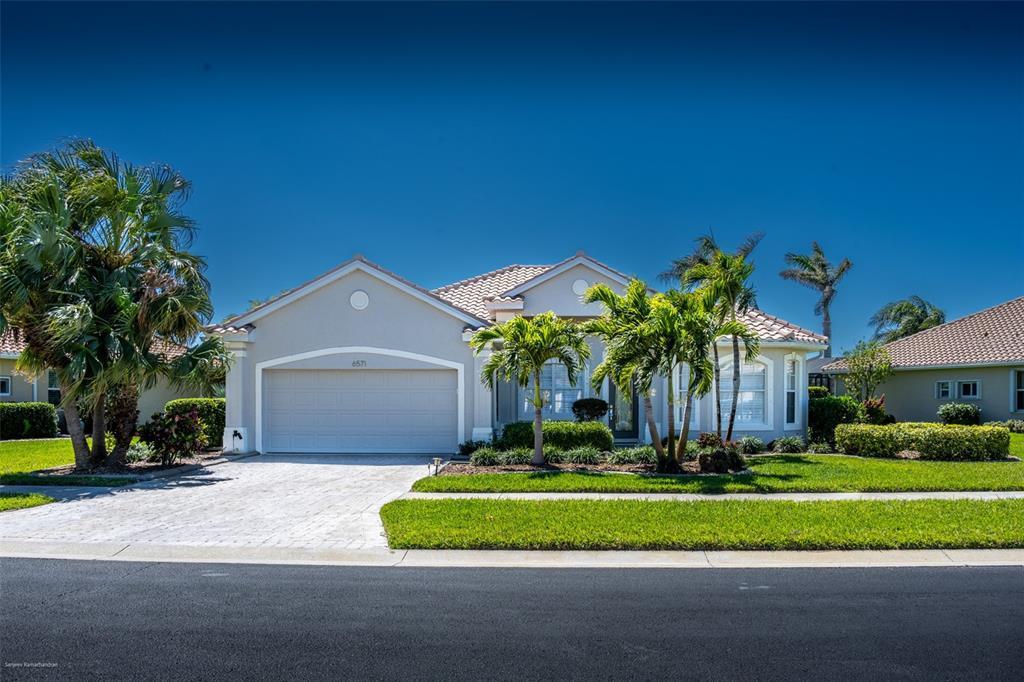 Foto principal - 6571 Talon Bay Dr