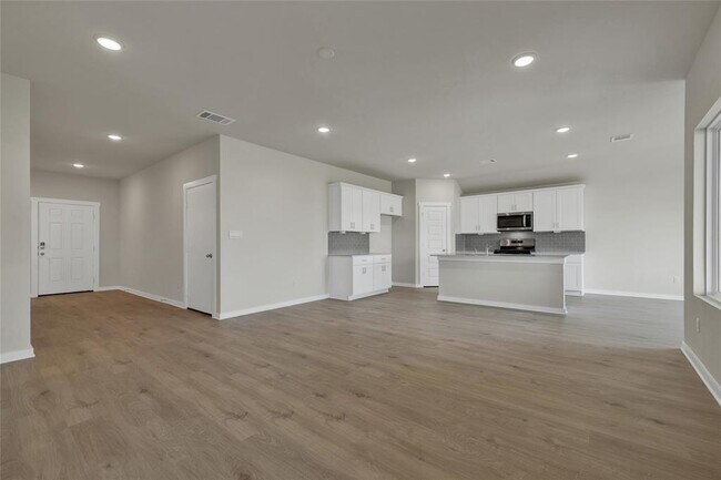 Building Photo - 160 Davis Mountain Dr