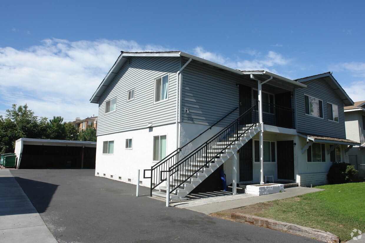 Primary Photo - 3053 Pearl Ave