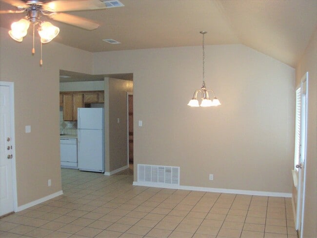 Building Photo - 3 Bedroom / 2 Bath Duplex – Near Fort Hood – Killeen, TX