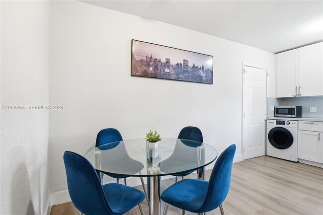 Foto del edificio - 3318 NW 19th Ave