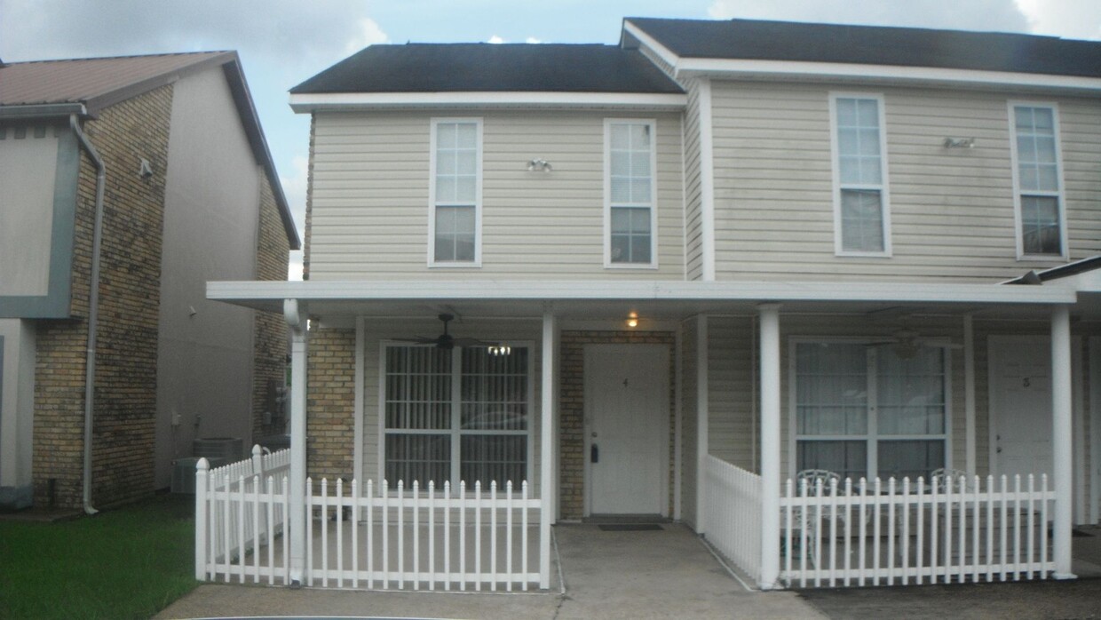 Primary Photo - 12036 Coursey Blvd