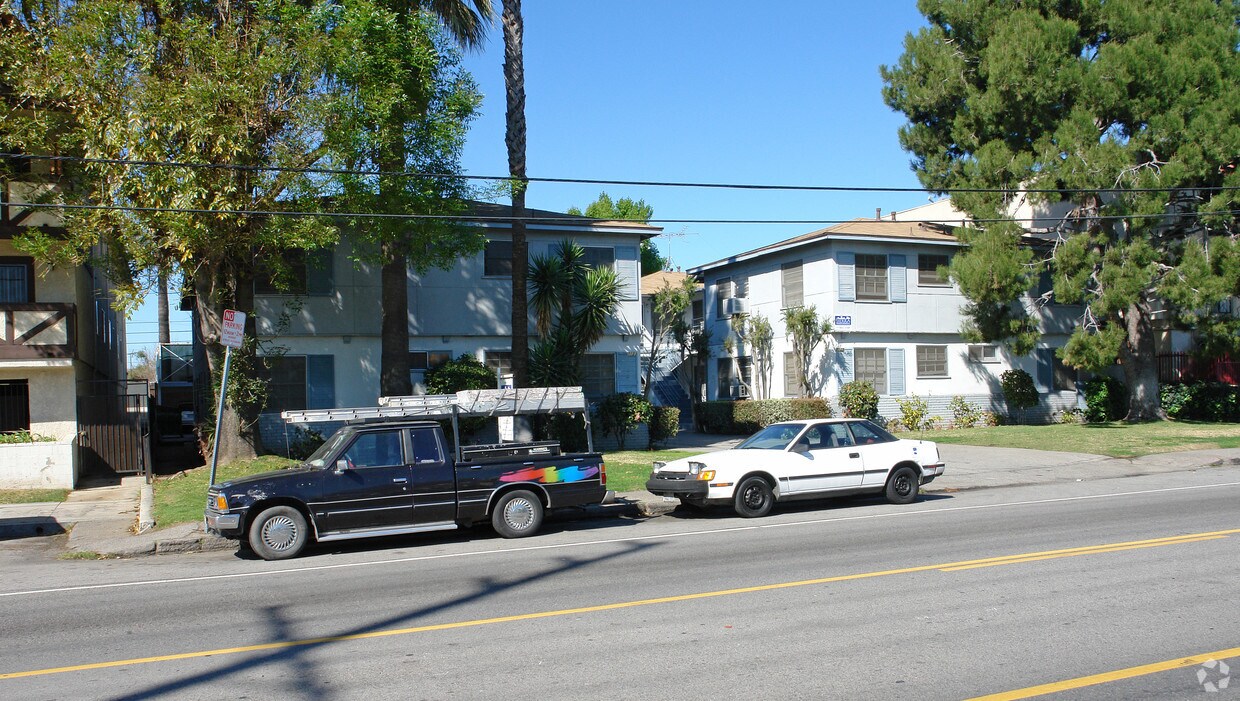 Building Photo - 7123 Hazeltine Ave