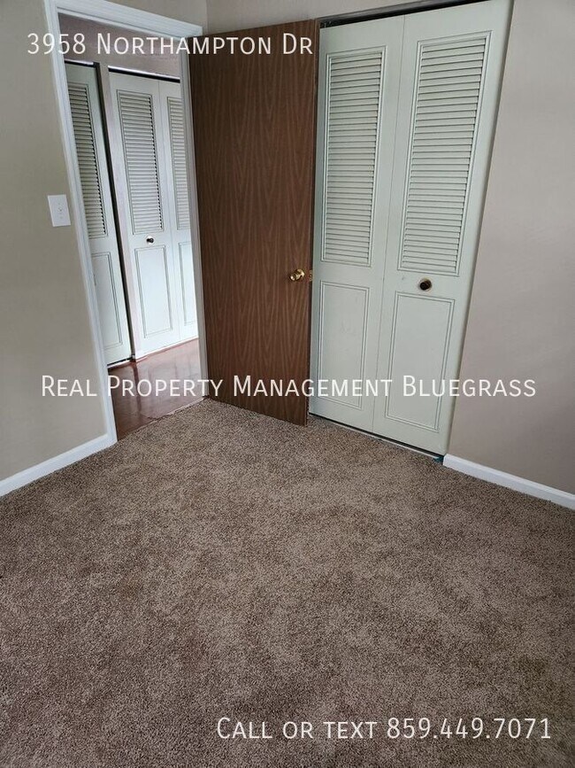 Building Photo - 3958 Northampton Dr