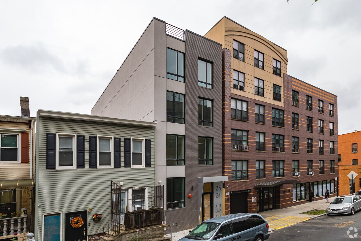 Foto del edificio - 2524 Albemarle Rd