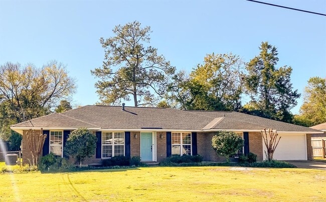 Building Photo - 122 Livingston Cir