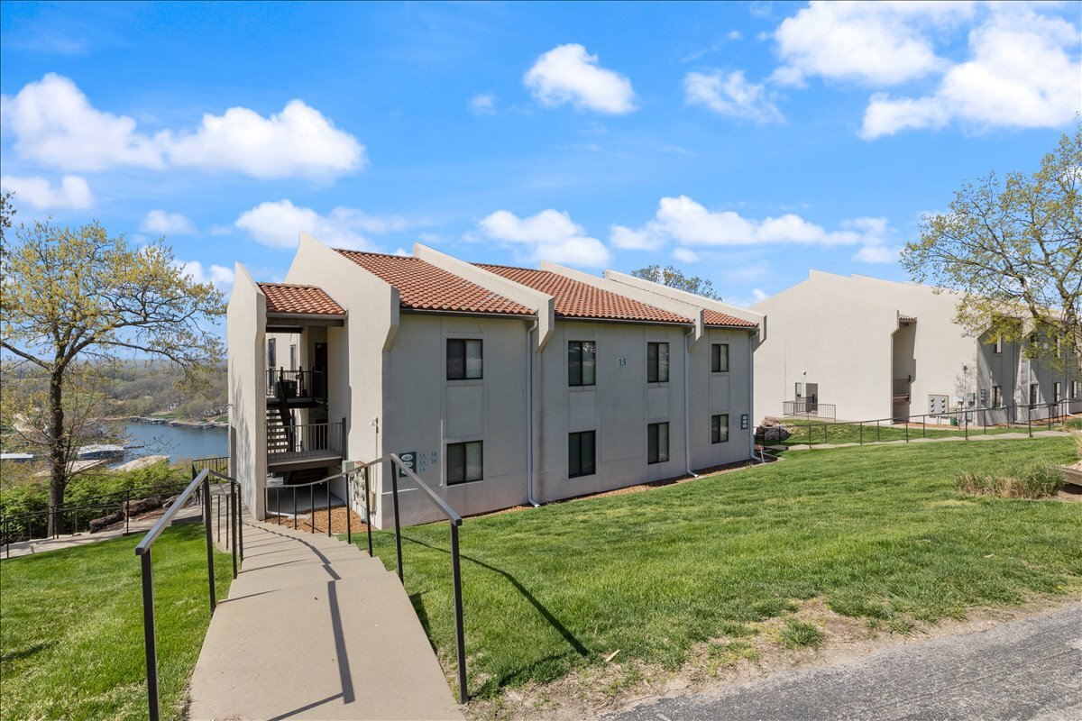 15 Monterey Dr, Lake Ozark, MO 65049 Townhome Rentals in Lake Ozark