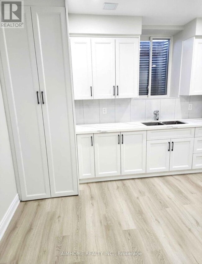 Building Photo - 4 Flagg Ave