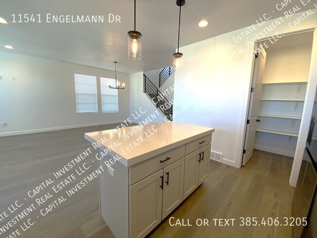 Building Photo - 11541 Engelmann Dr