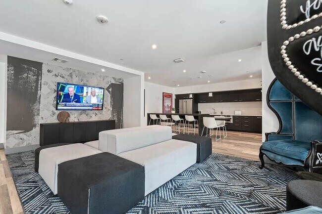 Foto del edificio - 8820 Belford Ave