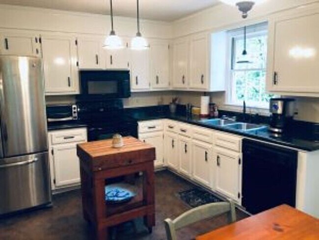 Foto del edificio - 517 Coldstream Dr