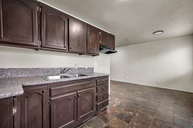 Foto del edificio - 5243 Huntington Dr N